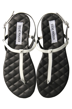  SALE 【70%OFF】 STEVE MADDEN スティーブ・マデン バックストラップ付トングサンダル ホワイト 