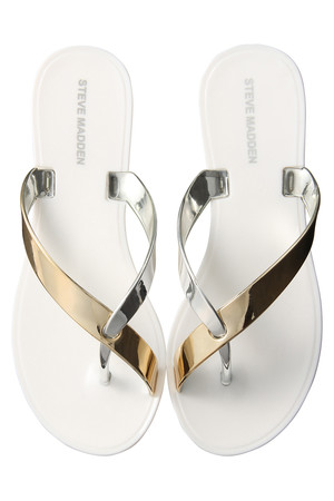 SALE 【50%OFF】 STEVE MADDEN スティーブ・マデン メタリックトングサンダル シルバー 