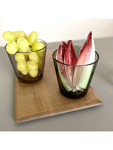 食材が映えるニュアンスのある色