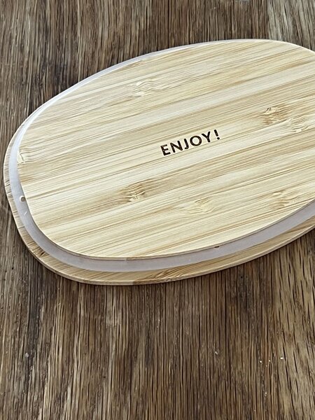 木製の蓋には液漏れ防止のシリコン付き