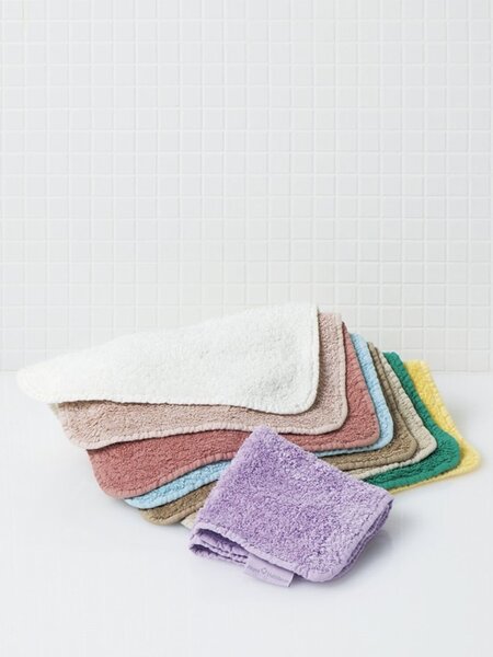 豊富なカラーバリエーションとポルトガルの職人らが手作業で縫製した極上の一枚