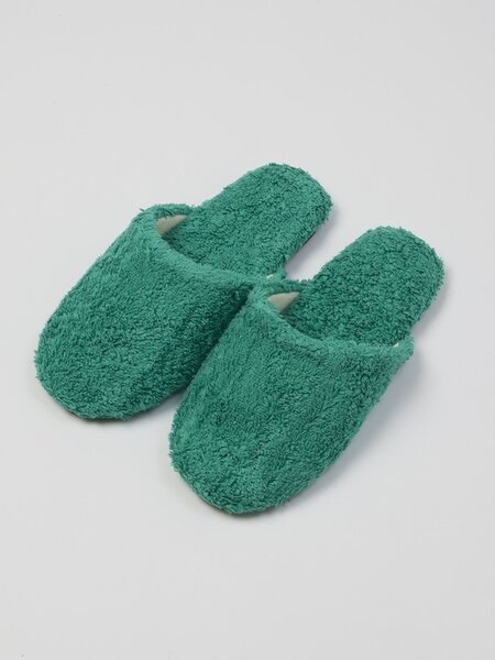 タオルと同じ生地のルームシューズも展開