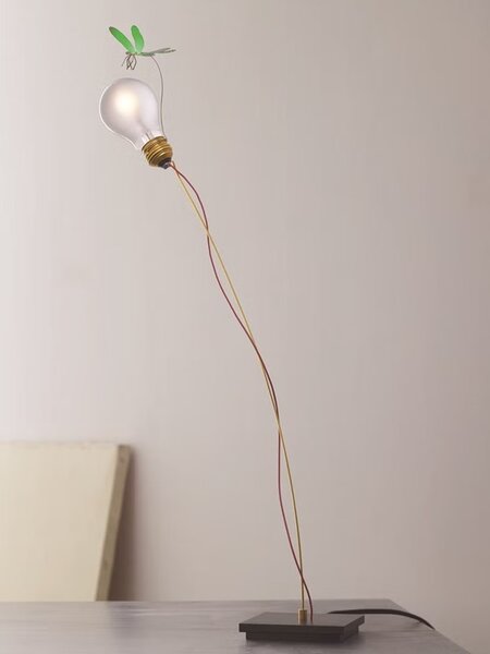 部屋をアップデートするならインゴ・マウラーのアートな照明を