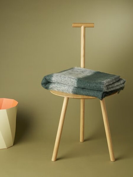 6 「ヘイ」の“モヘア ブランケット”