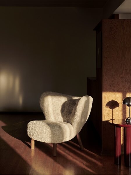 「アンドトラディション」の“リトルペトラ VB1 シープスキン ムーンライト オーク”