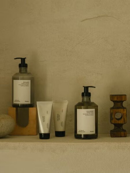 19世紀創業の元薬局から生まれたコレクション