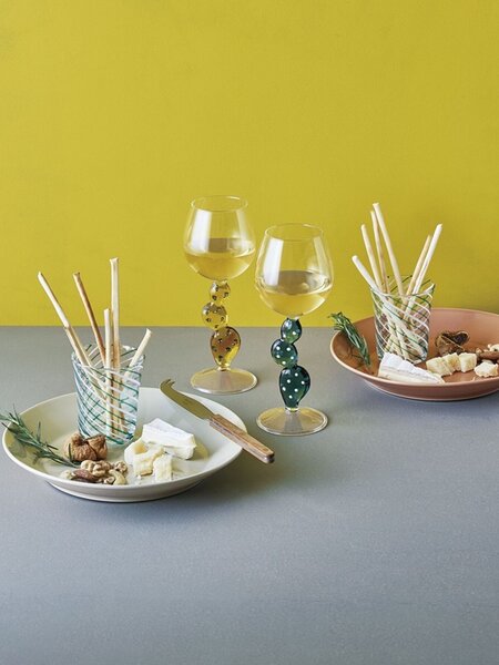 サボテンをモチーフにしたワイングラスで食卓に遊び心を