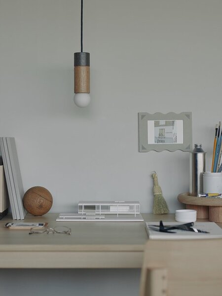 「ニュークラシックライトフィールド」の“MILL PENDANT LIGHT”