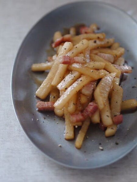 大根とパンチェッタのはちみつきんぴら