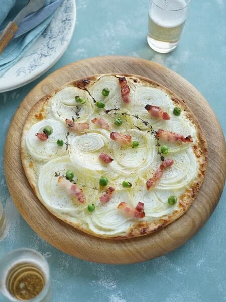 新玉ねぎのタルトフランベ