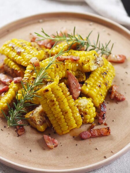 とうもろこしとパンチェッタのメープルバターしょうゆソテー