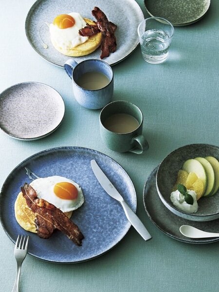 まるで霧に包まれたような、静かでモダンなたたずまいの「フォグ」