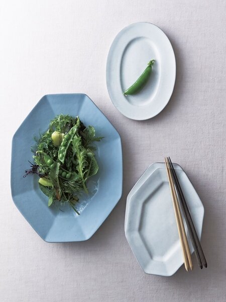 しっとりとした釉薬の表情が美しい、楕円と八角プレート「マレ」