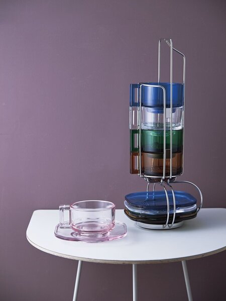 カップ＆ソーサーの造形が映える美しい収納ディスペンサー