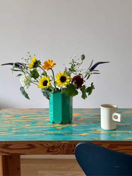 「ヘイ」の“Arcs Vase S”