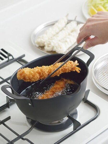 揚げ物のハードルを下げる、頼れる鍋