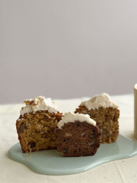 思わず笑顔になる愛らしさ「2016/」の雲形プレート