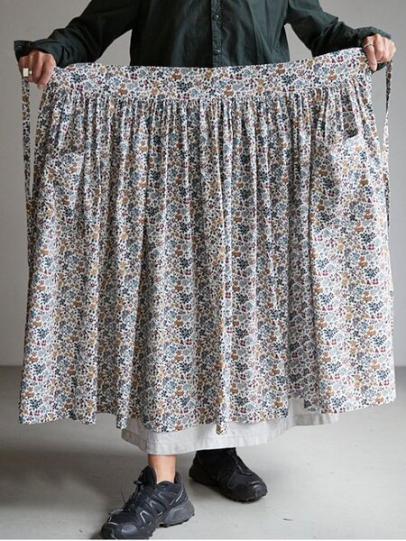 かわいらしく華やかに、スカートのような「ギャザーエプロン」