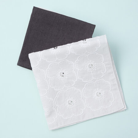 上質なハンカチ│ Saya