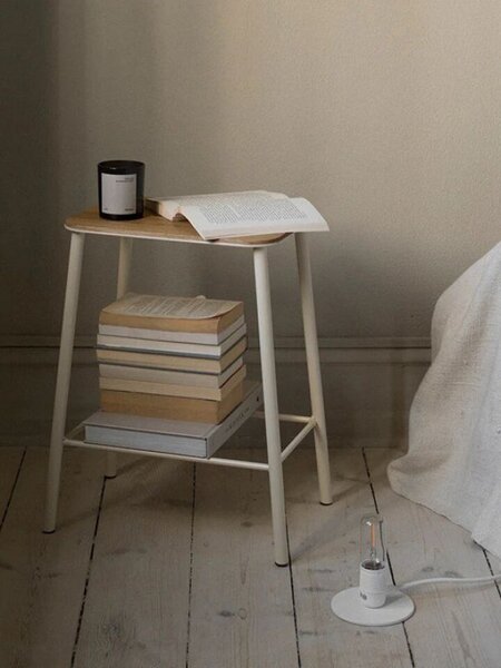 無駄を削ぎ落とした美しさの「アダム スツール」