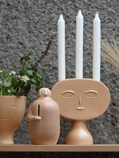 キャンドルホルダーで食卓をドラマチックに演出