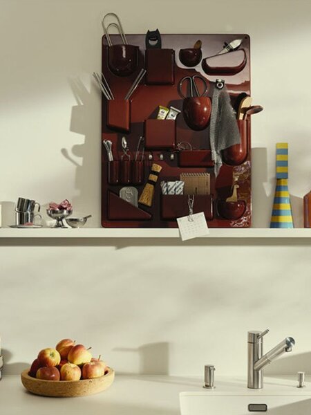 飾るように使いたい、「ヴィトラ」の壁掛け収納