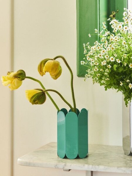 花を生けなくても様になる、オブジェのようなフラワーベース