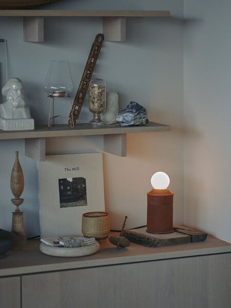 空間に静かな存在感を添える「NCLF」の照明