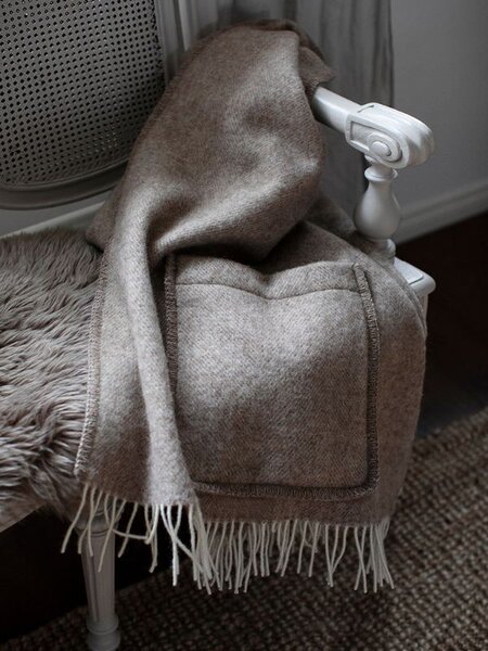 さっと羽織れて手ぶらでも出かけられる万能！ポケット付きショール