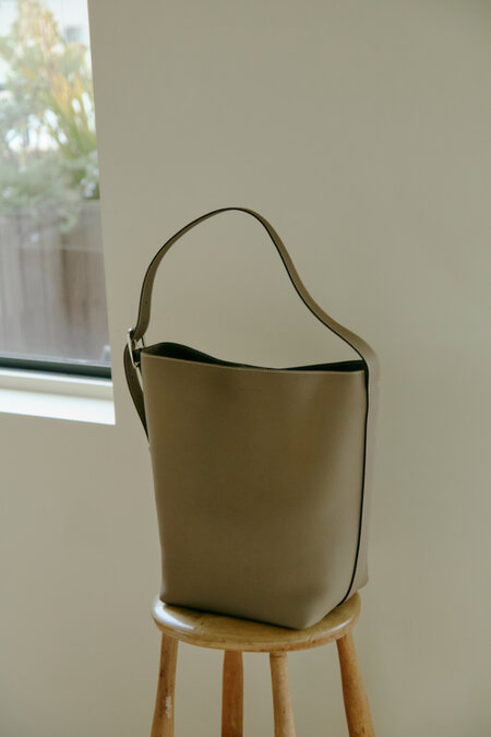 8.「ボナベンチュラ」の“Mina” バケットバッグ