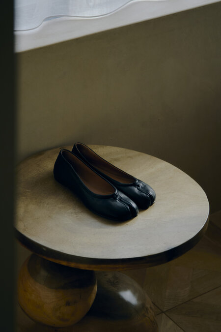 9.「メゾンマルジェラ」の“TABI” バレエシューズ