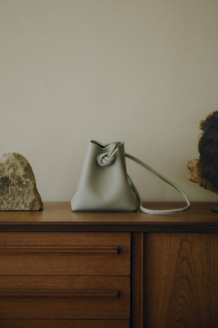 12.「ヴァジック」の“Bond Mini” ハンドバッグ