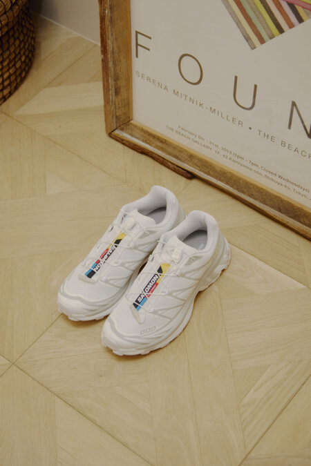 13.「サロモン」の”XT-6” スニーカー