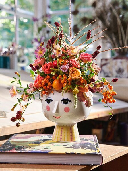 日常に遊び心を添える、ユニークな個性派フラワーベース