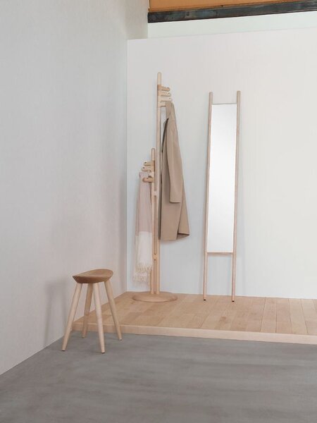 北海道生まれの木製家具「コサイン」