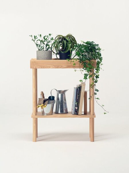 植物を飾る場所をつくる、木製シェルフ