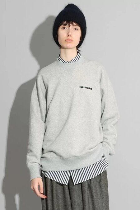 スウェット×シャツ