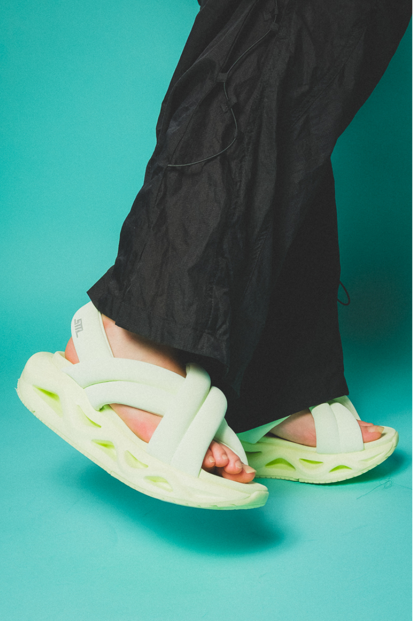 【おしゃれ・新作・人気】STEVE MADDEN CARRSONサンダル Amazon.com | Steve Madden Girls Shoes Carrson Heeled Sandal