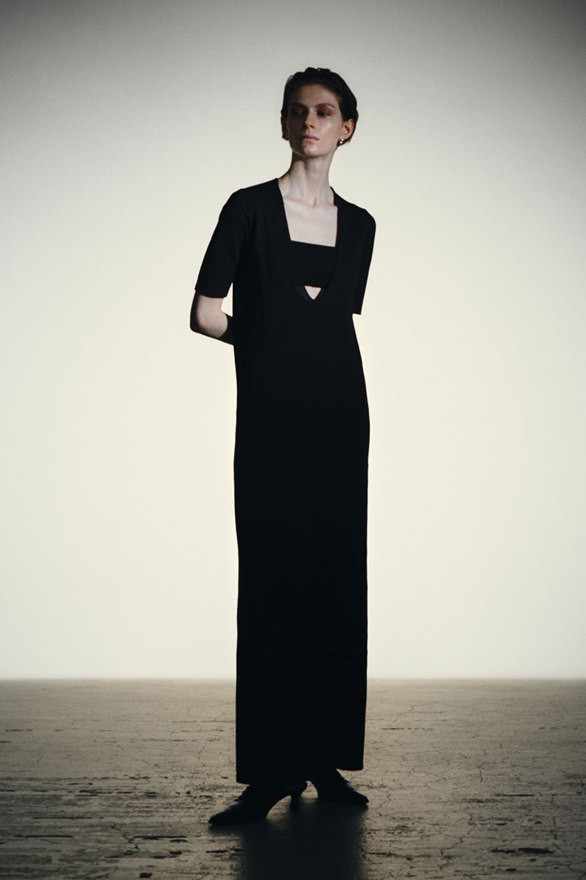 【ARKET】北欧感×彫刻的シルエットのブラックドレス RIM.ARK/リムアーク|BLACK DRESS COLLECTION|エル・ショップ