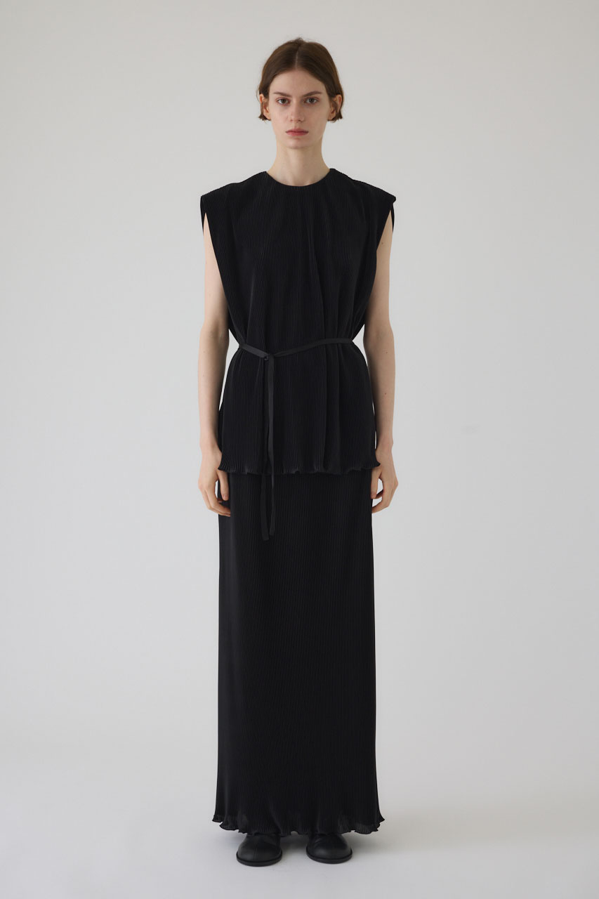 【ARKET】北欧感×彫刻的シルエットのブラックドレス BLACK DRESS [3] ブラックドレス シーン3（ドレス）｜RIM.ARK