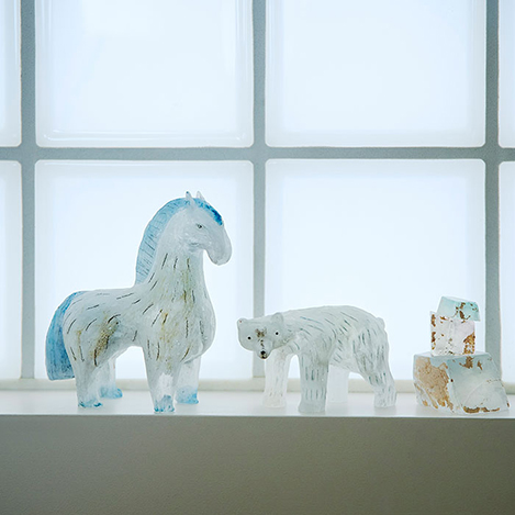 ガラス作家・安達知江の美しい秋冬のガラスオブジェ