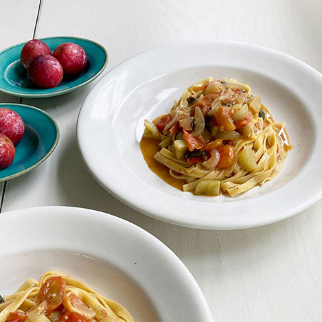 日常の食卓が豊かに。「あわびウェア」の心和むうつわの魅力