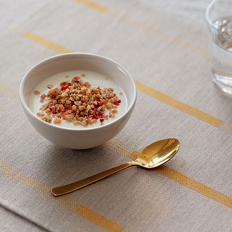 テーブルファブリックも衣替え。洗練空間を手に入れて