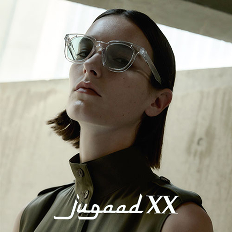 光とともに表情を変える「ジュガードダブルエックス」の調光レンズ