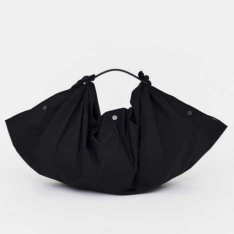 通勤やお出かけにも最適！洗練さを兼ね備えた「イッチ」の万能バッグ3選