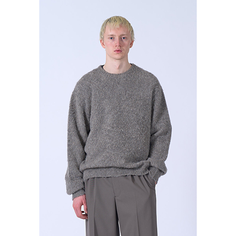 アウターから覗く“こだわり”を引き立てる「ヨーク」