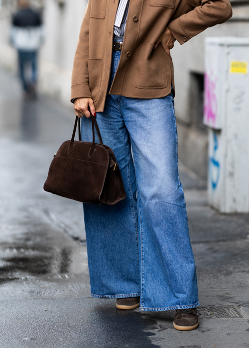 秋色が映えるスエード小物で、素材感から秋を感じて