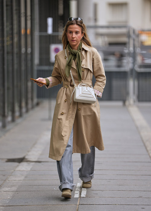 “レイヤード小物”で差をつける。秋のスカーフ術