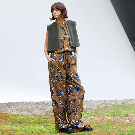 SACRA ASH KHAKI チェスターコート 38 サクラ Item | SACRA（サクラ）オフィシャルサイト