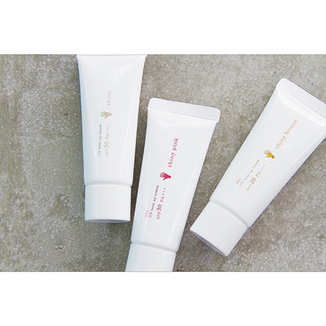 UVトーンアップクリームで保湿しながら、UVブロックも